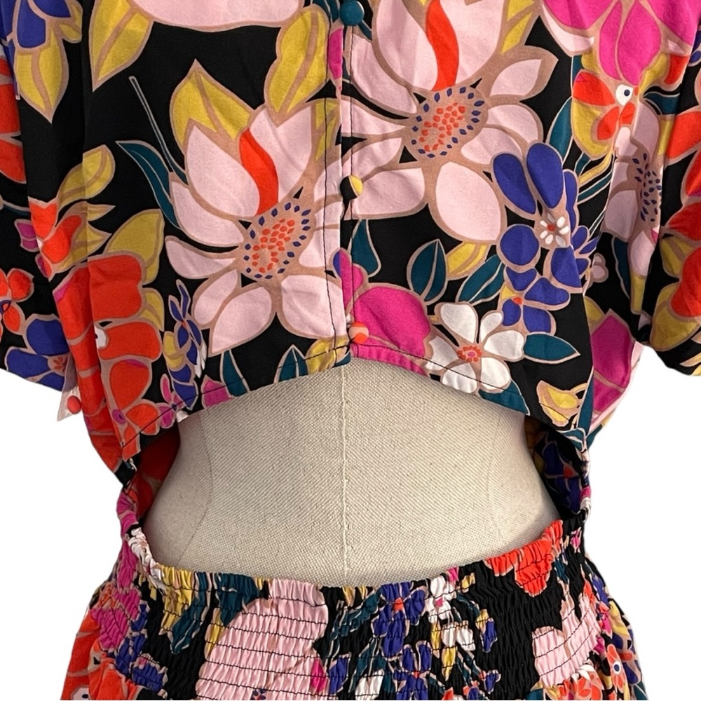 Milk & Honey 70’s Floral Puff Sleeve Dress - Deep V Neck - Cutout Back - Size Lg - Picture 7 of 7